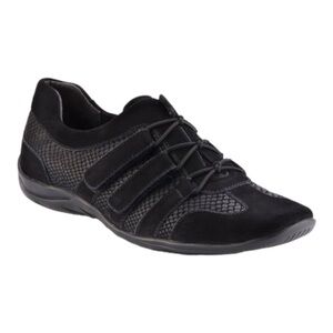 Walking Cradles Black Matte Audio Leather Sneaker - Women size 6.5